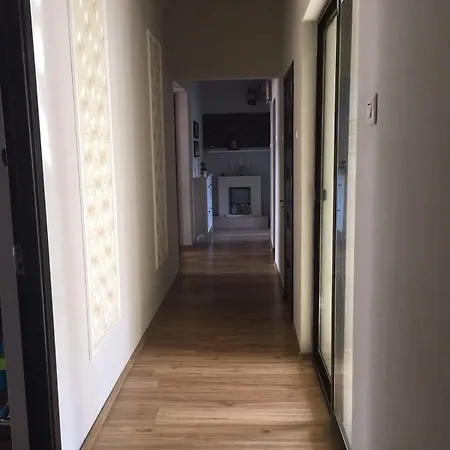 Tomis Apartment
